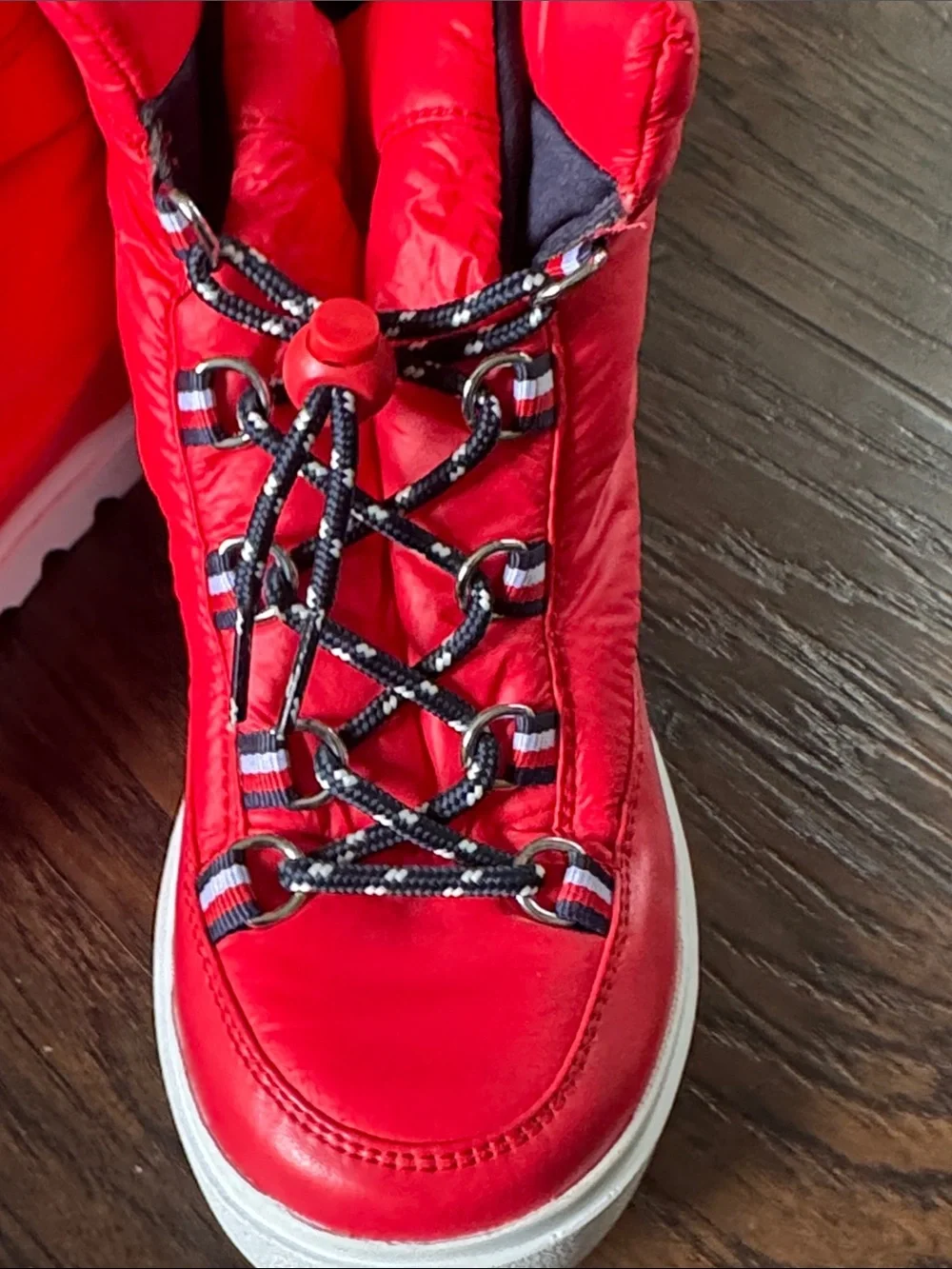 Tommy Hilfiger Striking Red ❤️ Quilted Lace-Up Winter Boots